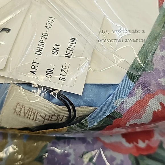 Divine Heritage Revolve S Floral Blouse 100% Silk in Sky - Picture 12 of 12